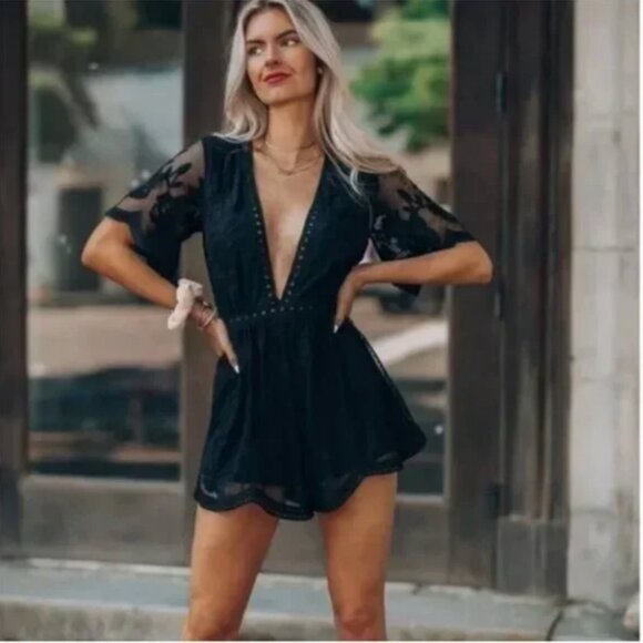 Honey Punch Women's Artemis Black Embroidered Lace Romper Size Small - Picture 1 of 10